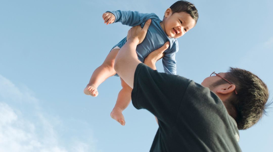 Conseils pour les pères qui veulent se lier d’amitié avec leur bébé à naître