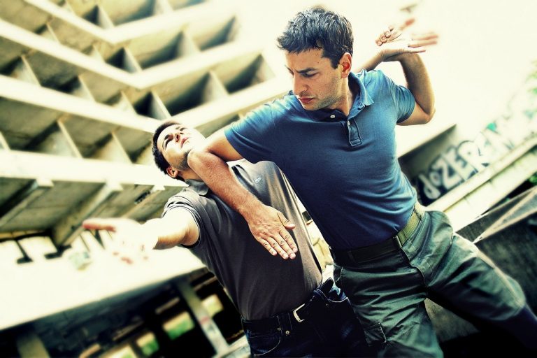 Les 4 meilleures options pour apprendre la self-défense à Paris : pour votre sécurité et votre confiance !