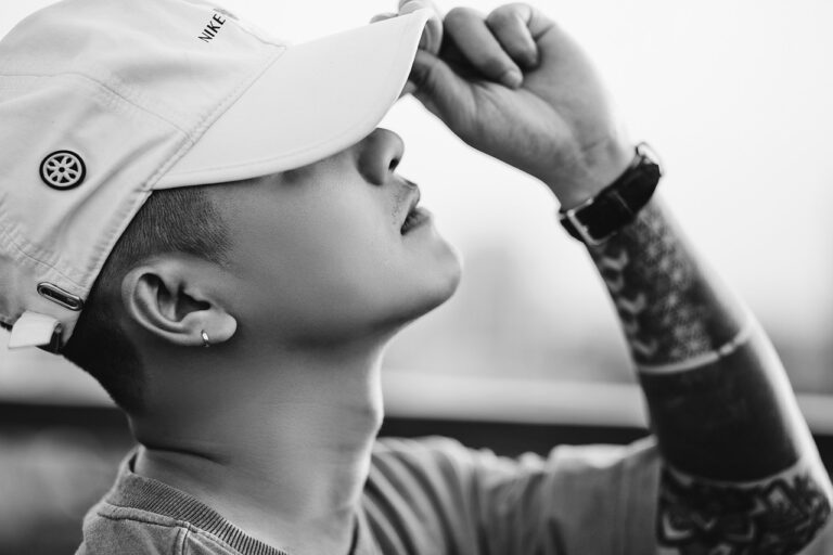 Adopter la casquette homme : notre guide pour un look parfait