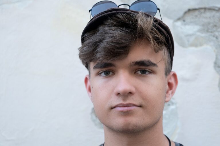 Améliorez votre style : 5 astuces pour bien s’habiller en tant qu’adolescent