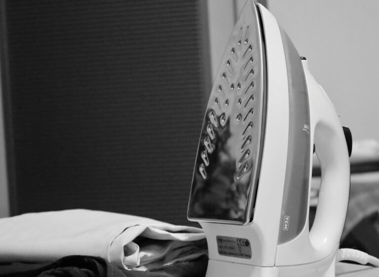 Comment repasser efficacement son jean : le guide masculin