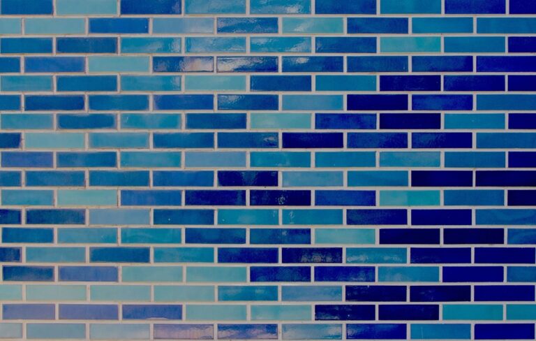 Voici comment enlever de la peinture sur du carrelage