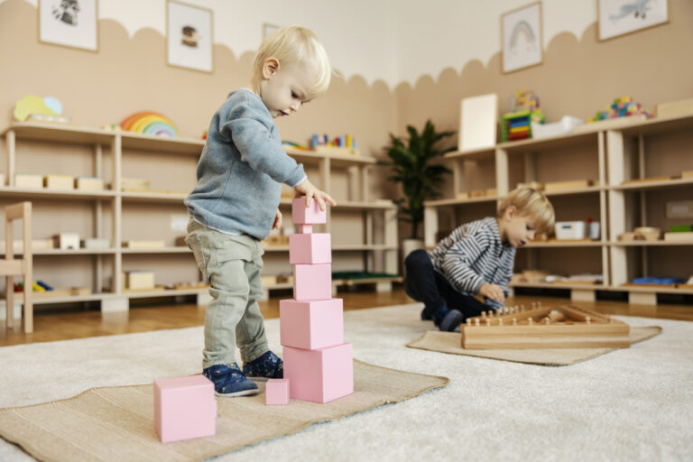 3 jeux Montessori indispensables pour utiliser cette méthode d’apprentissage chez vous