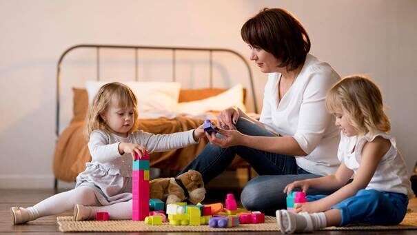 garde d'enfant en anglais